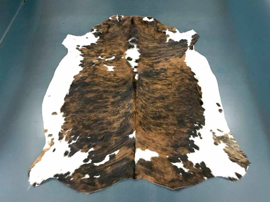 piel-de-vaca-con-pelo-para-butacas-bolsos-cabeceros-alfombras-barcelona